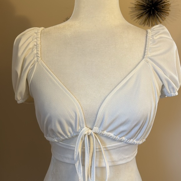 Tops - NIB Tie Front Crop Top
